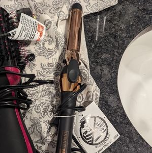 One inch Conair curling iron